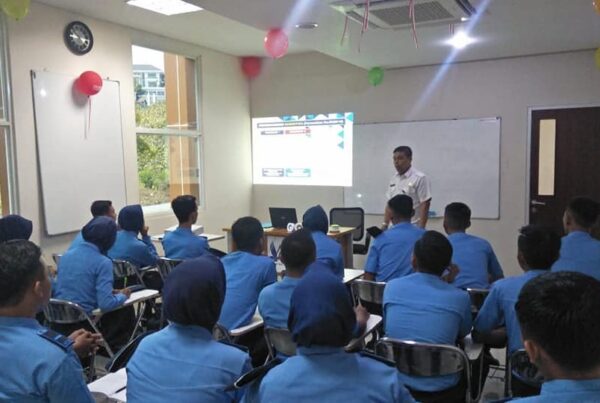 Penyuluhan bahaya narkoba kepada para taruna yang diselenggarakan oleh Anugerah Wira Angkasa Semarang