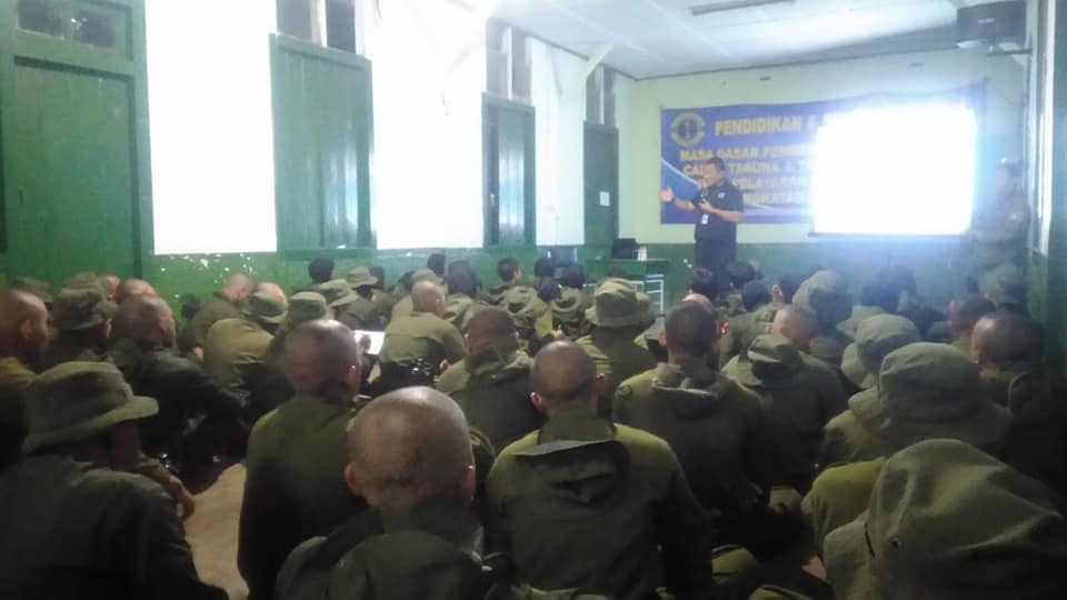 Penyuluhan Bahaya Narkoba pada Acara Madabintal Taruna/i Politeknik Ilmu Pelayaran (PIP) Semarang yang diselenggarakan oleh Pangkalan Utama TNI-AL Semarang Penyuluhan Bahaya Narkoba pada Acara Madabintal Taruna/i Politeknik Ilmu Pelayaran (PIP) Semarang yang diselenggarakan oleh Pangkalan Utama TNI-AL Semarang
