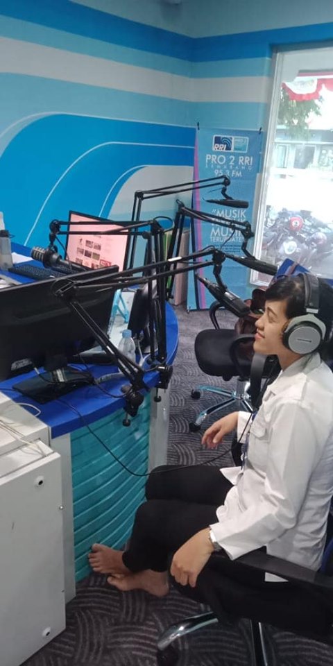 Penyuluhan bahaya narkoba melalui Radio di Pro 2 RRI Semarang dengan tema Peran serta Keluarga dalam Membentuk Generasi Milenial yang Bebas Narkoba Penyuluhan bahaya narkoba melalui Radio di Pro 2 RRI Semarang dengan tema Peran serta Keluarga dalam Membentuk Generasi Milenial yang Bebas Narkoba