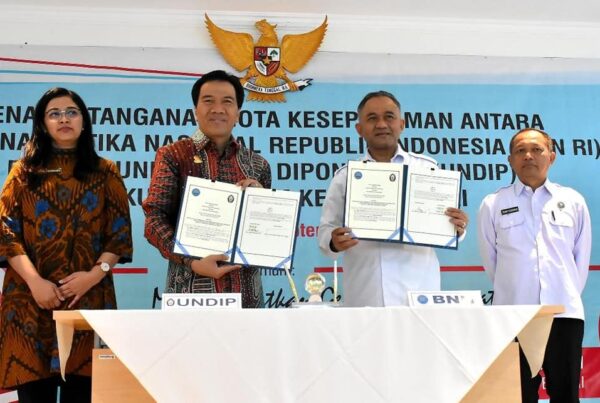 Penandatanganan MoU antara BNN RI dengan Universitas Diponegoro dilanjutkan Kuliah Umum kepada mahasiswa Penandatanganan MoU antara BNN RI dengan Universitas Diponegoro dilanjutkan Kuliah Umum kepada mahasiswa