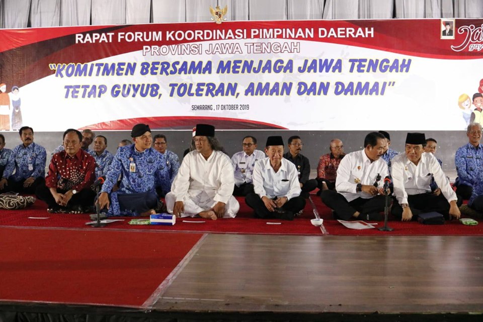 Rapat Forum Koordinasi Pimpinan Daerah Prov. Jateng dengan Tema "Komitmen Bersama Menjaga Jawa Tengah Tetap Guyub, Toleran, Aman dan Damai" Rapat Forum Koordinasi Pimpinan Daerah Prov. Jateng dengan Tema "Komitmen Bersama Menjaga Jawa Tengah Tetap Guyub, Toleran, Aman dan Damai"