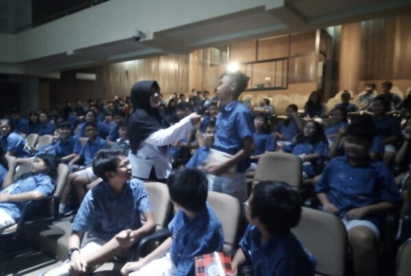 Penyuluhan Penanggulangan Narkoba kepada pelajar SMP Theresiana 1 Semarang Penyuluhan Penanggulangan Narkoba kepada pelajar SMP Theresiana 1 Semarang