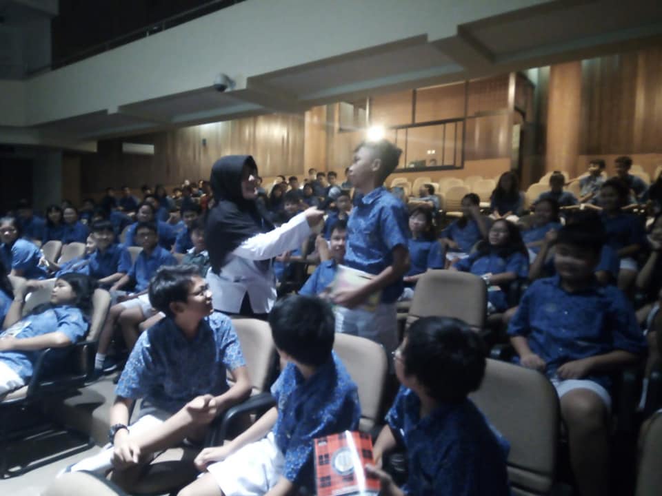 Penyuluhan Penanggulangan Narkoba kepada pelajar SMP Theresiana 1 Semarang Penyuluhan Penanggulangan Narkoba kepada pelajar SMP Theresiana 1 Semarang
