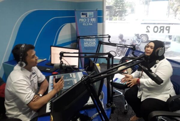 Penyuluh BNNP Jateng sampaikan Pentingnya Menciptakan Lingkungan Sekolah yang Bebas Narkoba melalui radio Penyuluh BNNP Jateng sampaikan Pentingnya Menciptakan Lingkungan Sekolah yang Bebas Narkoba melalui radio