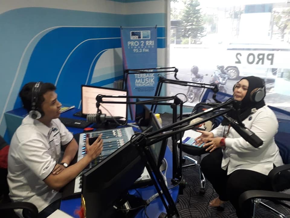 Penyuluh BNNP Jateng sampaikan Pentingnya Menciptakan Lingkungan Sekolah yang Bebas Narkoba melalui radio Penyuluh BNNP Jateng sampaikan Pentingnya Menciptakan Lingkungan Sekolah yang Bebas Narkoba melalui radio