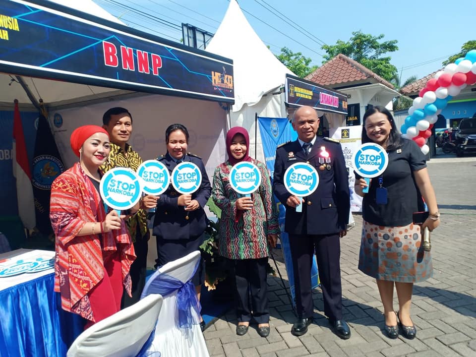 BNNP Jateng tunjukkan jenis-jenis narkoba dan bahayanya dalam acara Pameran Pelayanan Publik di Bidang Hukum dan HAM BNNP Jateng tunjukkan jenis-jenis narkoba dan bahayanya dalam acara Pameran Pelayanan Publik di Bidang Hukum dan HAM