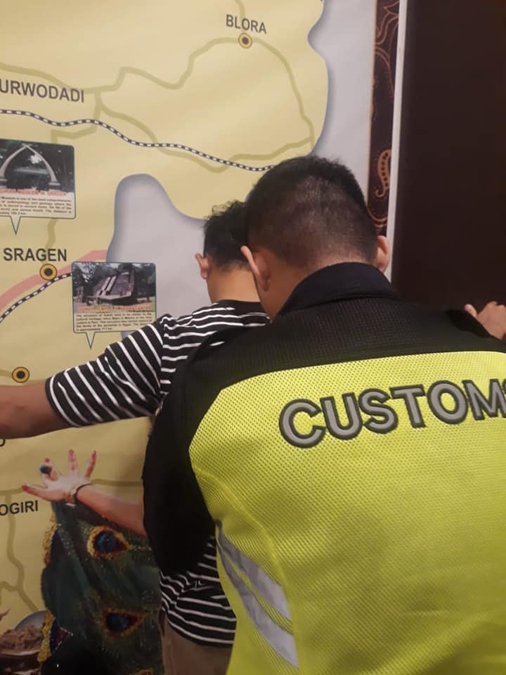 Operasi Interdiksi Kapal Pesiar Asing M Silver Muse di Pelabuhan Tanjung Emas Operasi Interdiksi Kapal Pesiar Asing M Silver Muse di Pelabuhan Tanjung Emas