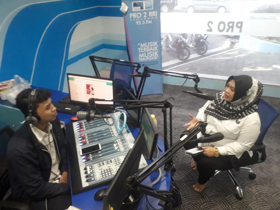 Dalam siaran Radio pro 2 FM Semarang, BNNP Jateng sampaikan peningkatan jumlah penyalahgunaan narkoba pada pelajar dan mahasiswa Dalam siaran Radio pro 2 FM Semarang, BNNP Jateng sampaikan peningkatan jumlah penyalahgunaan narkoba pada pelajar dan mahasiswa