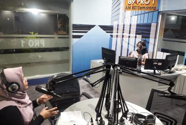 melalui radio Pro 1 AM Semarang BNNP Jateng sampaikan hasil penelitian BNN tahun 2019 pada pelajar dan mahasiswa melalui radio Pro 1 AM Semarang BNNP Jateng sampaikan hasil penelitian BNN tahun 2019 pada pelajar dan mahasiswa