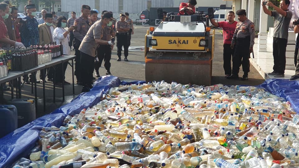 Pemusnahan barang bukti Sabu, Ekstasi dan Miras yang ditingkatkan dalam rangka menjelang pengamanan Natal 2019 dan Tahun Baru 2020 Pemusnahan barang bukti Sabu, Ekstasi dan Miras yang ditingkatkan dalam rangka menjelang pengamanan Natal 2019 dan Tahun Baru 2020