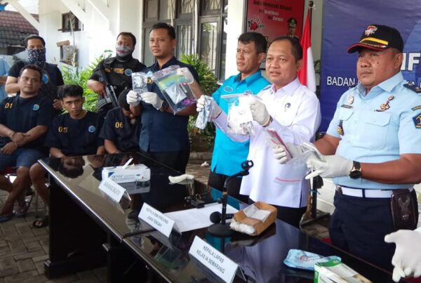 Press Release Pengungkapan Kasus Tindak Pidana Narkotika Jenis Shabu dan Ekstasi di Semarang, Jawa Tengah, Selasa, 25 Februari 2020 pukul 13.00 wib di halaman kantor BNNP Jateng