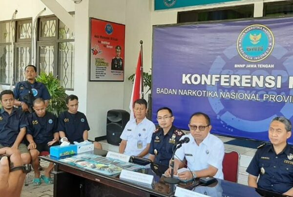 Press Release Pengungkapan Kasus Tindak Pidana Peredaran Gelap Narkotika Jenis Shabu di Bandara Internasional Ahmad Yani Semarang-Jepara Jawa Tengah Jaringan Batam - Jepara