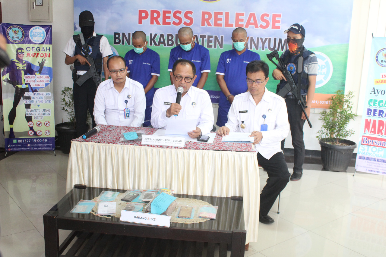 Kepala BNNP Jateng pimpin press release ungkap kasus shabu 45,64 gram jaringan Magelang-Kebumen-Banyumas Kepala BNNP Jateng pimpin press release ungkap kasus shabu 45,64 gram jaringan Magelang-Kebumen-Banyumas