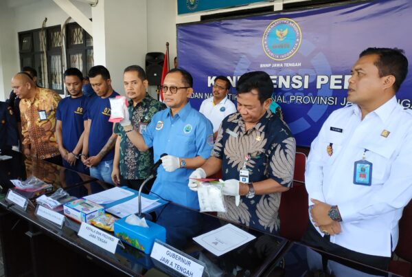 Press release ungkap kasus di pelabuhan tanjung mas semarang dilanjutkan pemusnahan BB jaringan Mojokerto