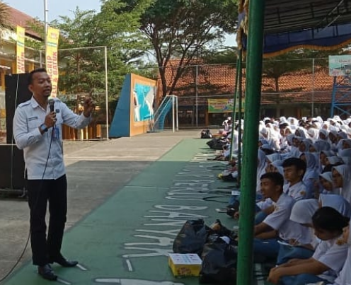Desiminasi Informasi Melalui Insert Konten Bersama CV. Genius Production di SMA N 12 Semarang Desiminasi Informasi Melalui Insert Konten Bersama CV. Genius Production di SMA N 12 Semarang