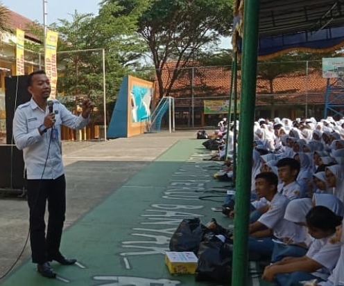 Desiminasi Informasi Melalui Insert Konten Bersama CV. Genius Production di SMA N 12 Semarang Desiminasi Informasi Melalui Insert Konten Bersama CV. Genius Production di SMA N 12 Semarang