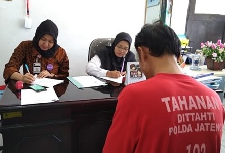 Layanan Asesmen Terpadu 6 tersangka dari Polda Jateng dan Polres Pati di Klinik BNNP Jateng Layanan Asesmen Terpadu 6 tersangka dari Polda Jateng dan Polres Pati di Klinik BNNP Jateng