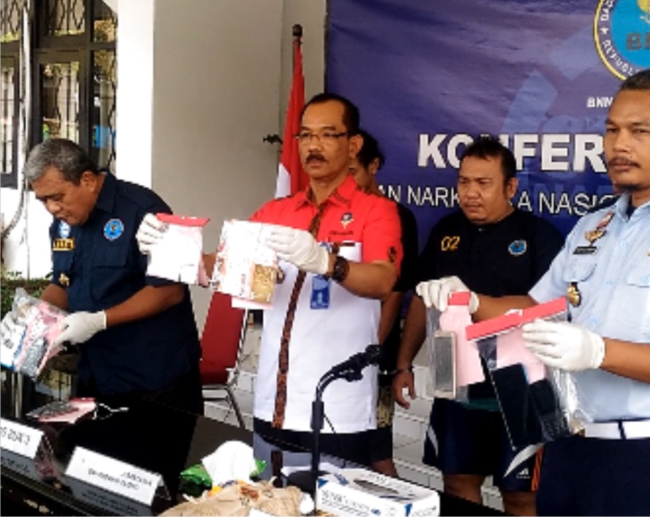 BNNP Jateng ungkap kasus shabu jaringan jepara yang melibatkan Napi Lapas Pati BNNP Jateng ungkap kasus shabu jaringan jepara yang melibatkan Napi Lapas Pati