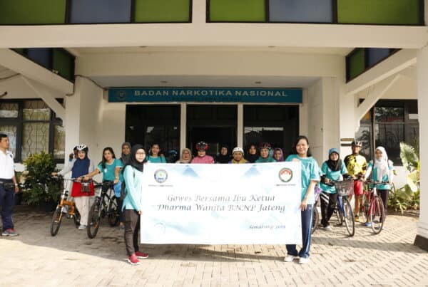 Gowes & Senam bersama Ibu Ketua Dharma Wanita Persatuan (DWP) BNNP Jateng, Jumat (15/11)