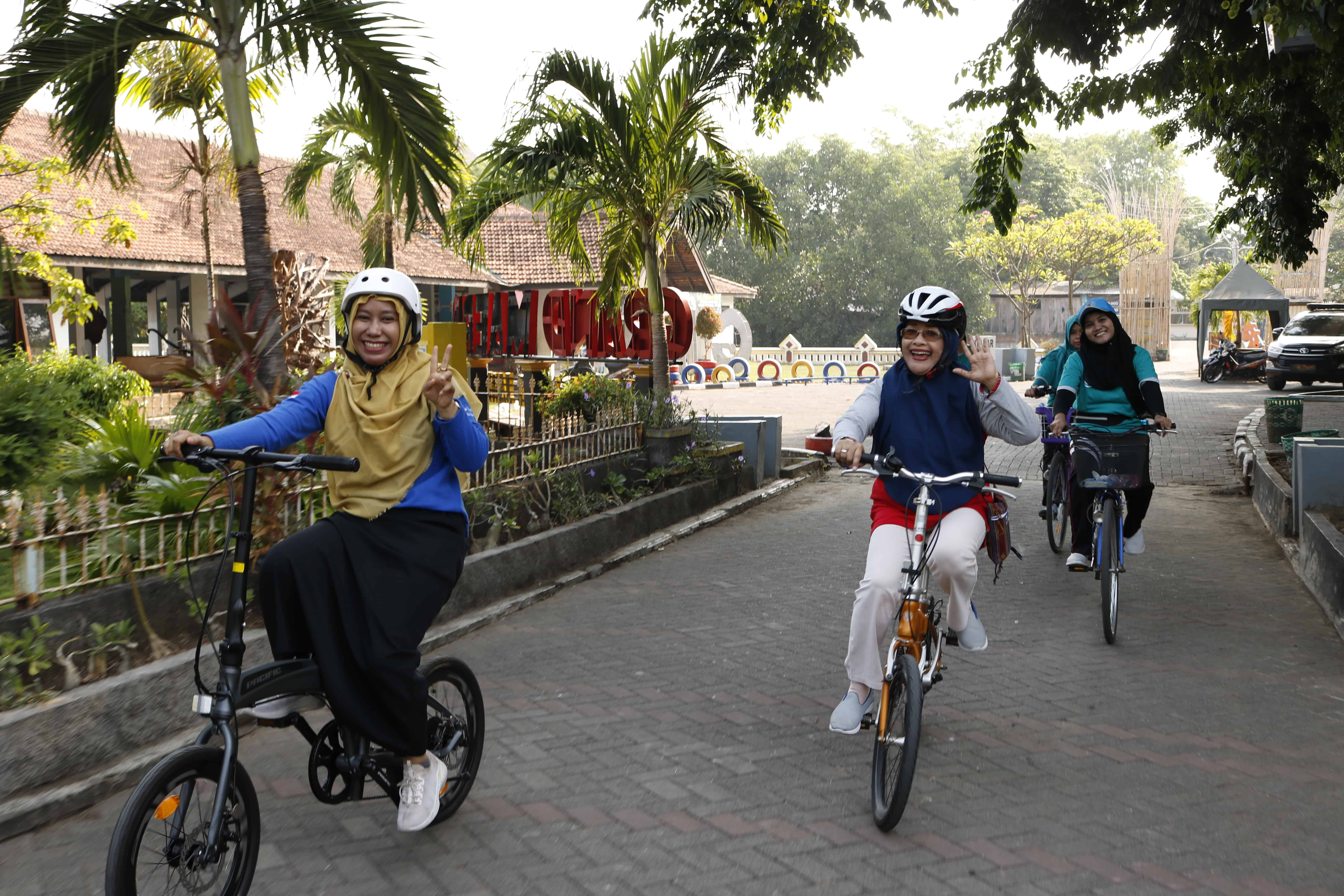 Gowes & Senam bersama Ibu Ketua Dharma Wanita Persatuan (DWP) BNNP Jateng, Jumat (15/11)