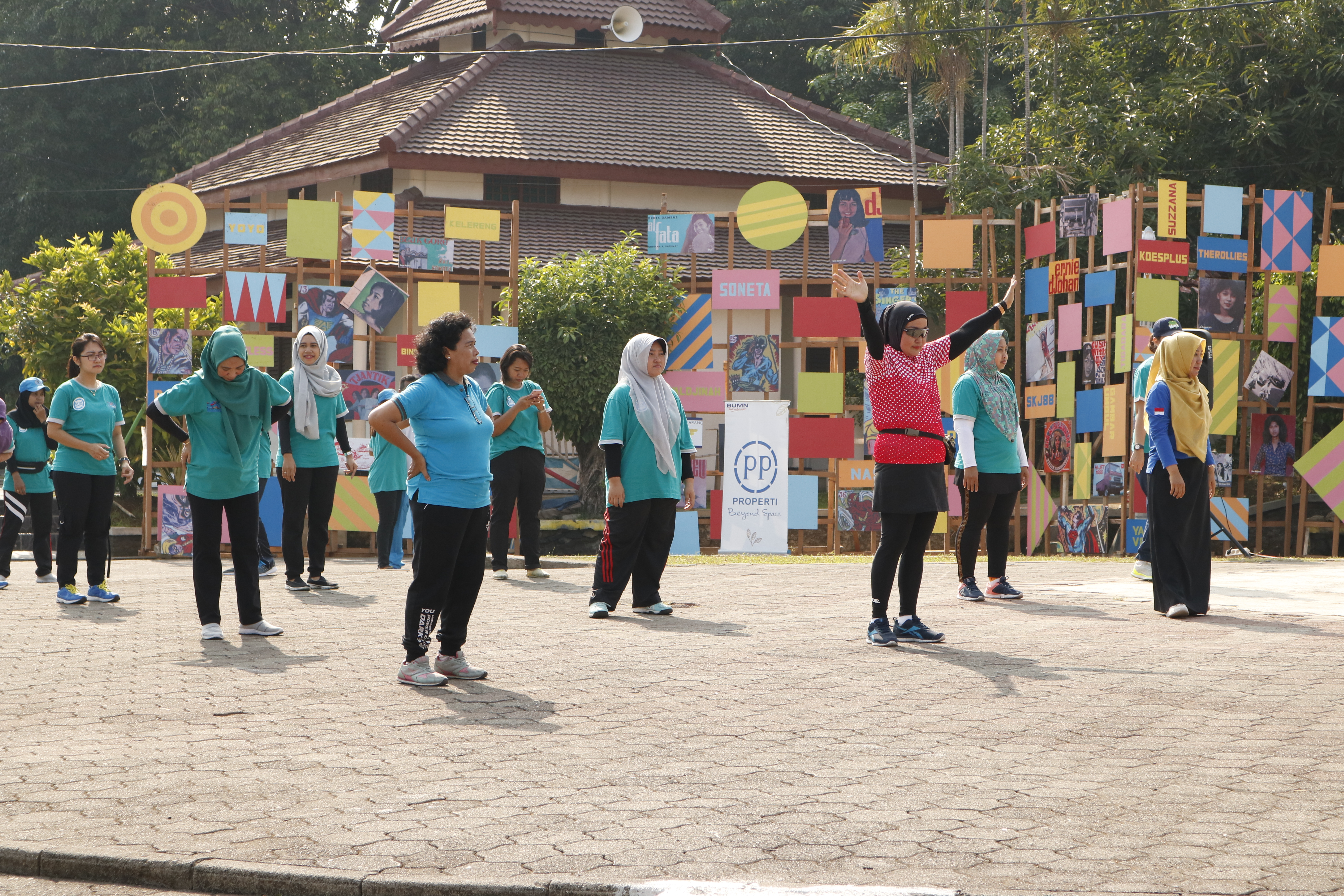 Gowes & Senam bersama Ibu Ketua Dharma Wanita Persatuan (DWP) BNNP Jateng, Jumat (15/11)