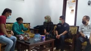 PEMBUATAN KONTEN KREATIF #HIDUP100PERSEN DENGAN MELIBATKAN KREATOR UCUP DAN MBAH MINTO