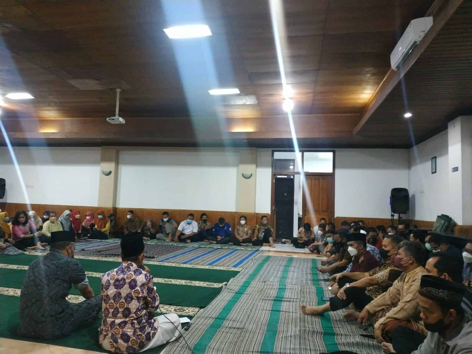 Buka bersama anak yatim piatu Buka bersama anak yatim