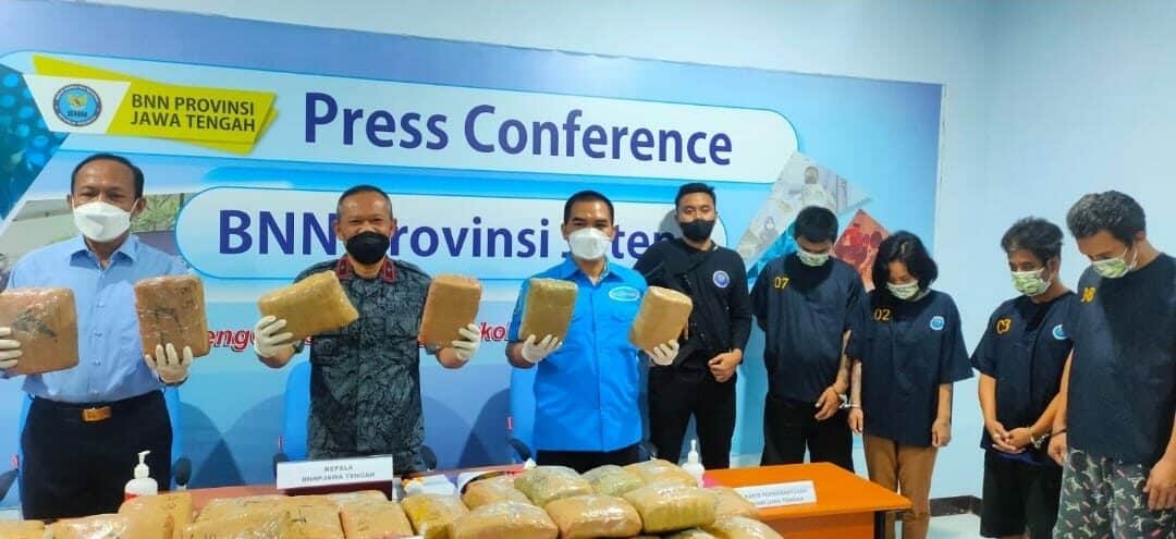Press Release Ungkap Kasus Narkotika Jenis Ganja Jaringan Sumut - Jateng* *Operasi Bersama BNNP Jateng - BNNK Magelang - BNNK Cilacap - Div. PAS Kemenkumham Jateng Konsep Otomatis
