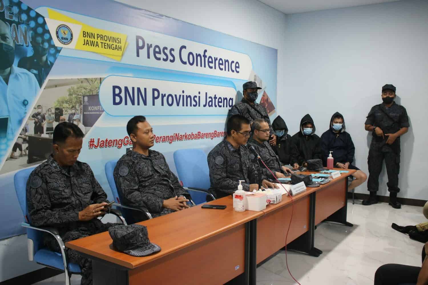 Press Release Pengungkapan Kasus Narkotika Jenis Sabu dan Ganja Melibatkan Pekerja dan Pengelola Tempat Hiburan Malam di Kab. Pekalongan dan Pemalang Press Release Pengungkapan Kasus Narkotika Jenis Sabu dan Ganja Melibatkan Pekerja dan Pengelola Tempat Hiburan Malam di Kab. Pekalongan dan Pemalang